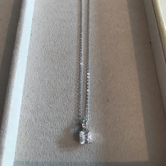 Cubic zirconia and silver necklace - Picture 3 of 4